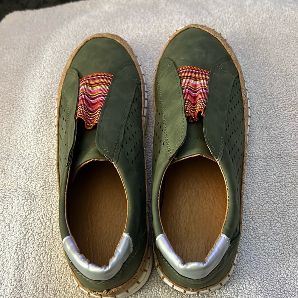 Women’s shoes new never worn